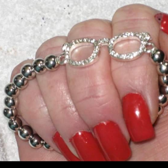 Crystal Eyeglasses Beaded Bracelet - Picture 3 of 10
